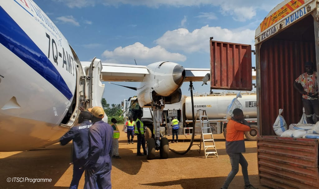 Arrivé des minerais à l'aéroport de Mavivi (Beni) en provenance de Kindu (MN)